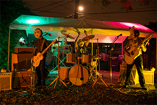 I Yell Because I Care/Performance