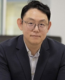 Yongwoog Jeon portrait photo