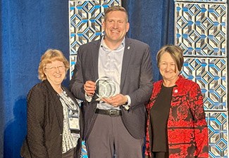 Jason Rhode accepting OLC Fellow Award