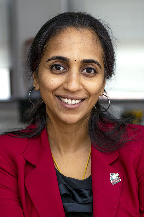 Shanthi Muthuswamy portrait photo