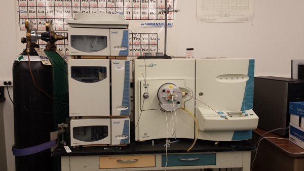 Thermo Surveyor HPLC with LCQ (ESI-QIT) mass spectrometer (LC/MS)
