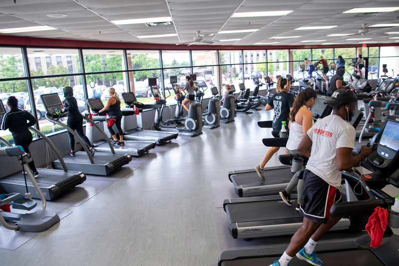 Students working out on treadmills at Campus Rec 